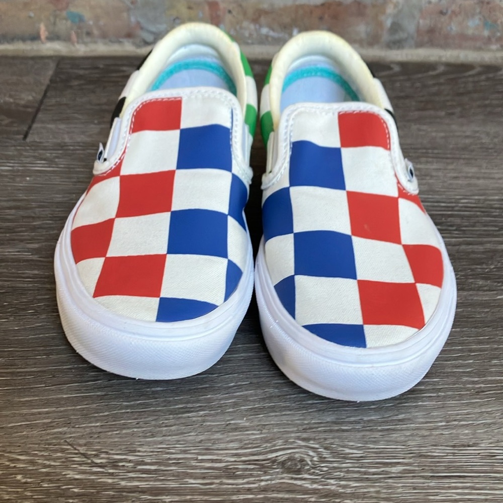 Vans - Picture 2 of 12